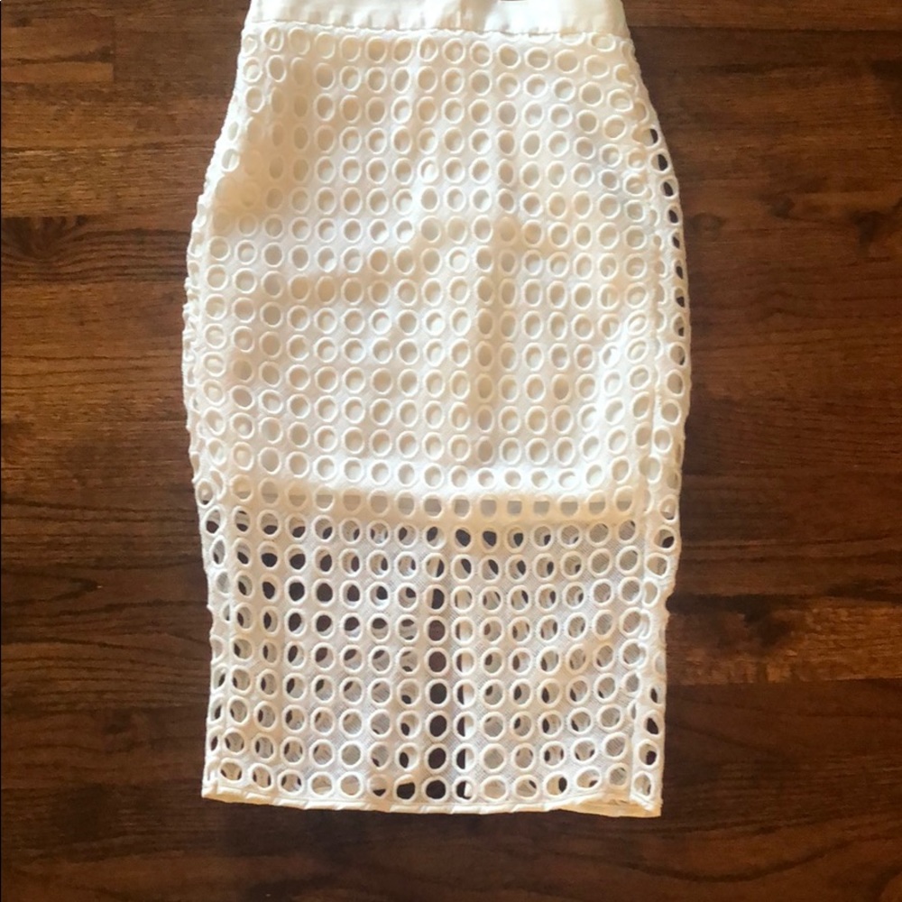 Banana Republic White midi skirt round buttonholes